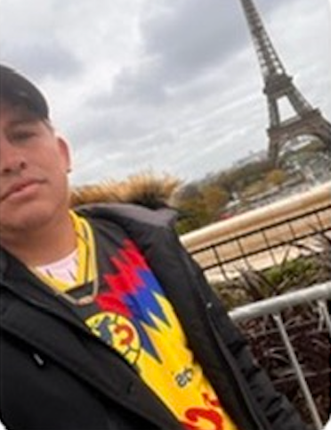 Cliente con el jersey del América en París