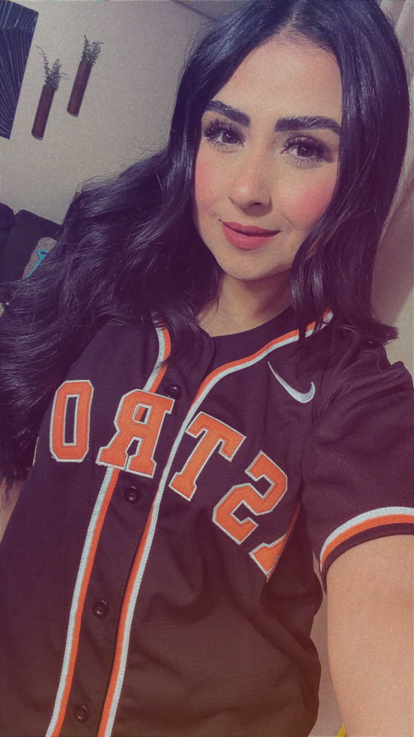 Clienta con el jersey de los Astros