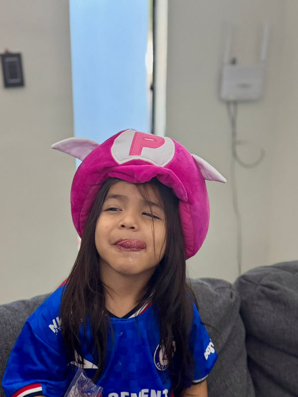 Niña con el jersey del Cruz Azul