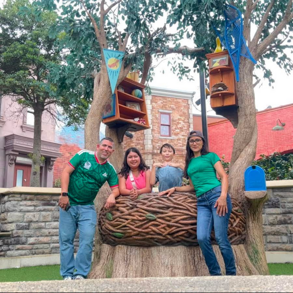 Familia con los jerseys de México