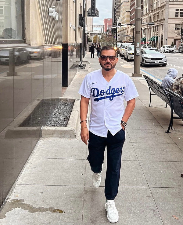 Cliente con el jersey de los Dodgers