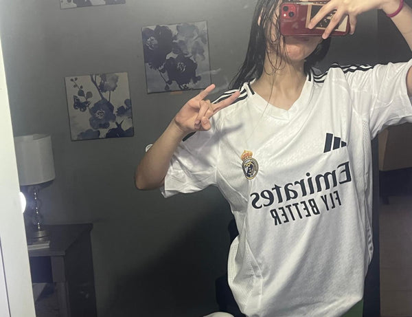 Clienta con el jersey del Real Madrid